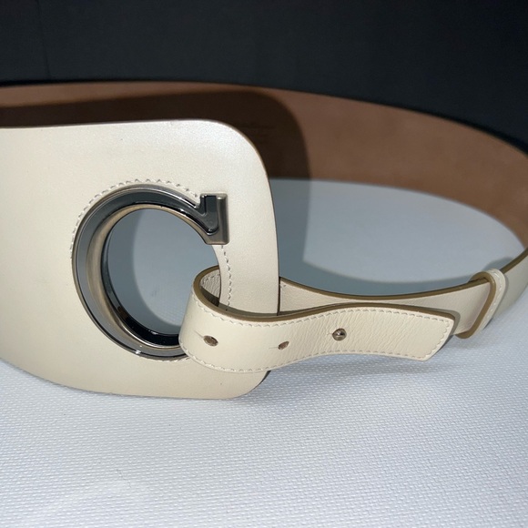 Salvatore Ferragamo cream Leather wide belt. Never worn. - Picture 3 of 8